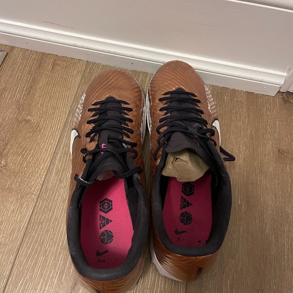 Nike Indoor Soccer Shoes - Picture 4 of 5